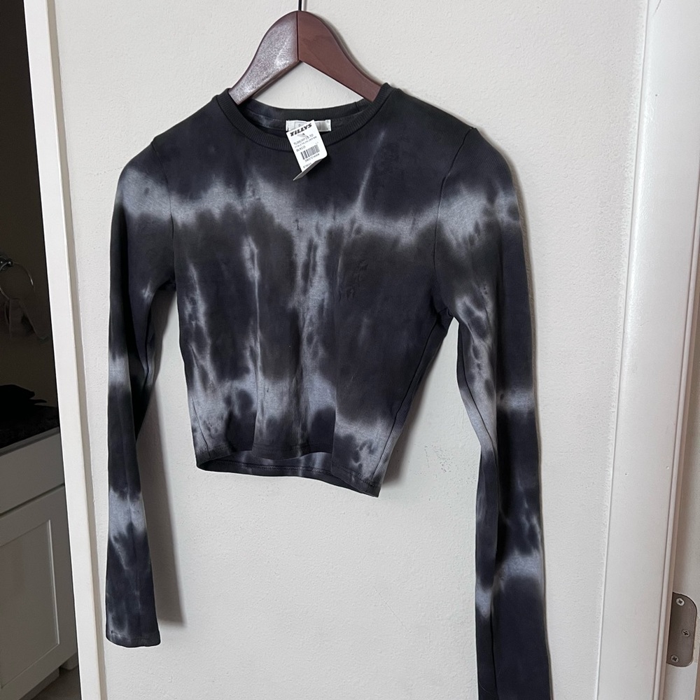 cropped long sleeve tie dye top